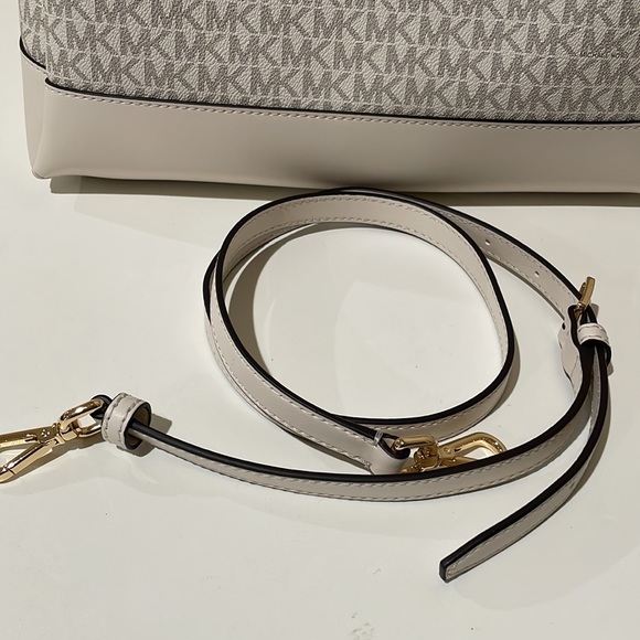 MICHAEL KORS Large Belted Satchel - Picture 6 of 6